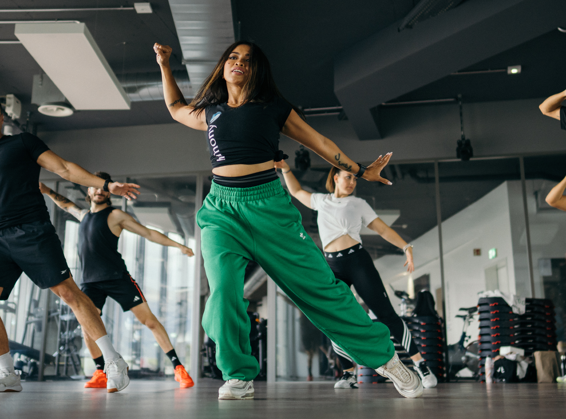 Cours collectif de danse dans un club Harmony Fitness
